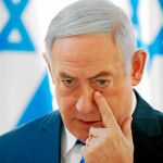 El «premier» israelí, Benjamin Netanyahu, gesticula durante la reunión del Gabinete de ministros, ayer