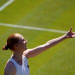 [Wimbledon (United Kingdom), 04/07/2019.- Alison Van Uytvanck of Belgium in action against Ashleigh]