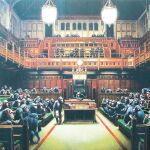 «Devolved Parliament» es una obra del artista británico Banksy