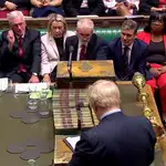  Johnson juega la carta electoral tras su derrota en Westminster