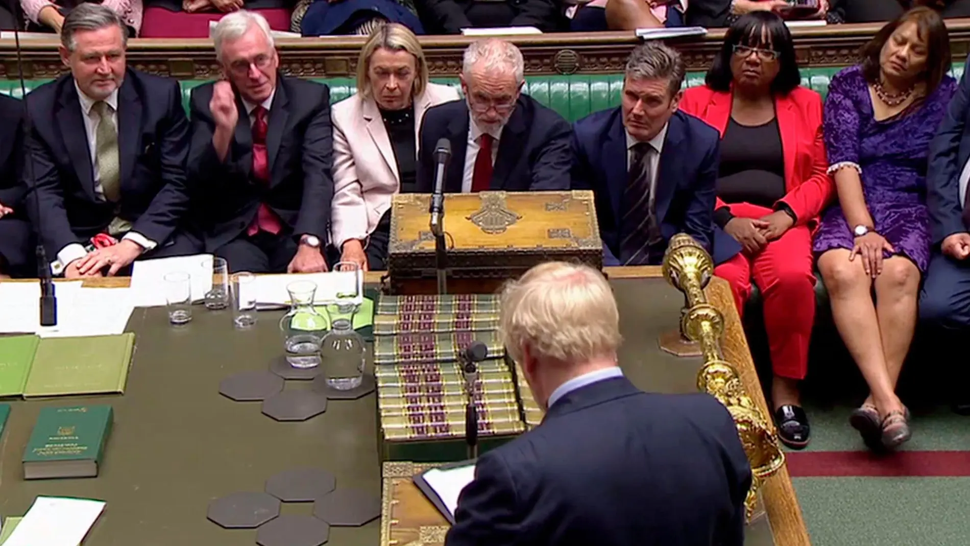 Johnson juega la carta electoral tras su derrota en Westminster