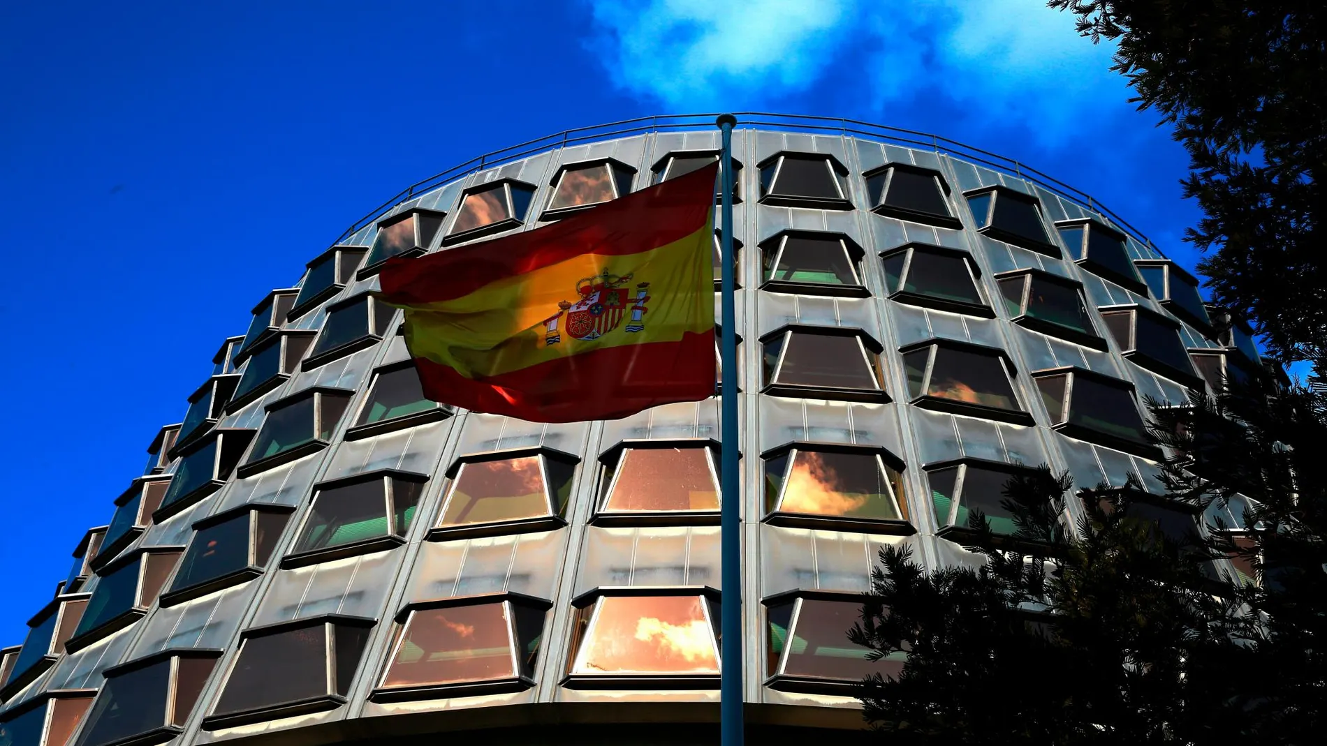 El Pleno del Tribunal Constitucional ha dado respuesta al conflicto positivo de competencia promovido por el Gobierno de Cataluña