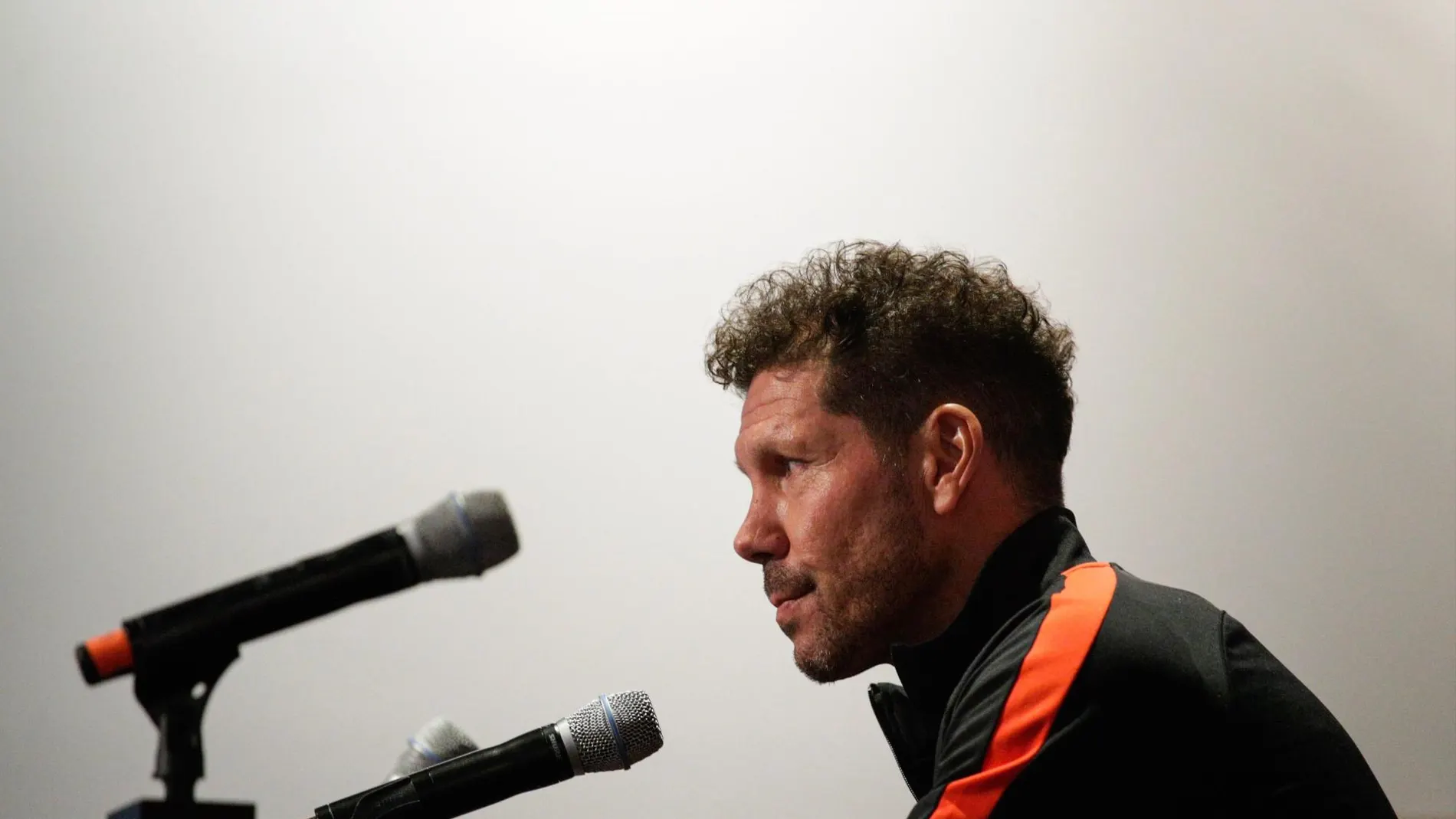 SImeone, en conferencia de prensa en Estados Unidos