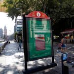 Un anuncio en Sevilla advirtiendo de los riesgos de los alquileres turísticos / Foto: La Razón