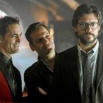 De izda. a dcha., Pedro Alonso, Rodrigo de la Serna y Álvaro Morte en «La casa de papel». Foto: Netflix