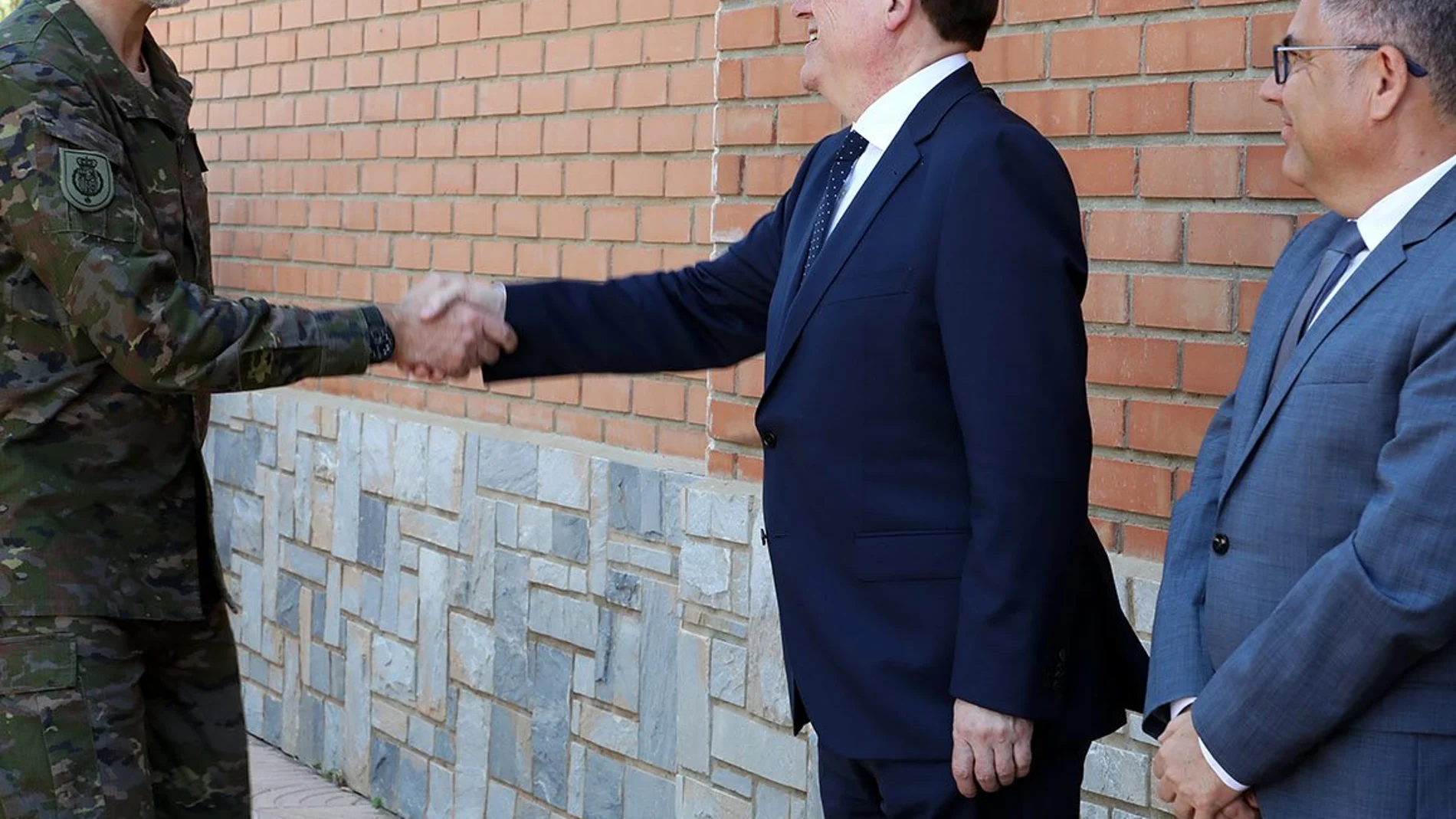 Puig asistió ayer al acto protocolario presidido por Su Majestad el Rey Felipe VI con motivo de las maniobras «Ángel Guardián 19», realizadas en la base Jaime I de Bétera