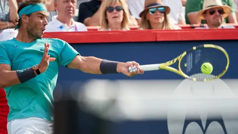 Nadal da un golpe de derecha en la final de Montreal