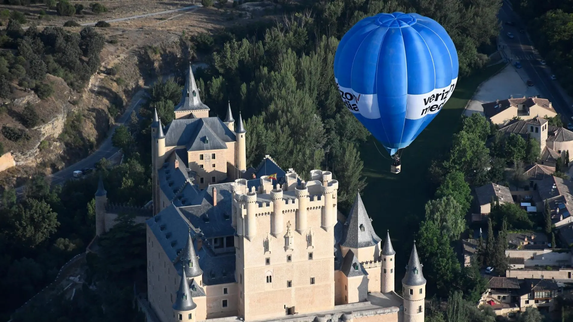 Una veintena de globos aerostáticos surcan los cielos de Segovia en el primer vuelo del II Festival Accesible, que se desarrolla hasta el domingo