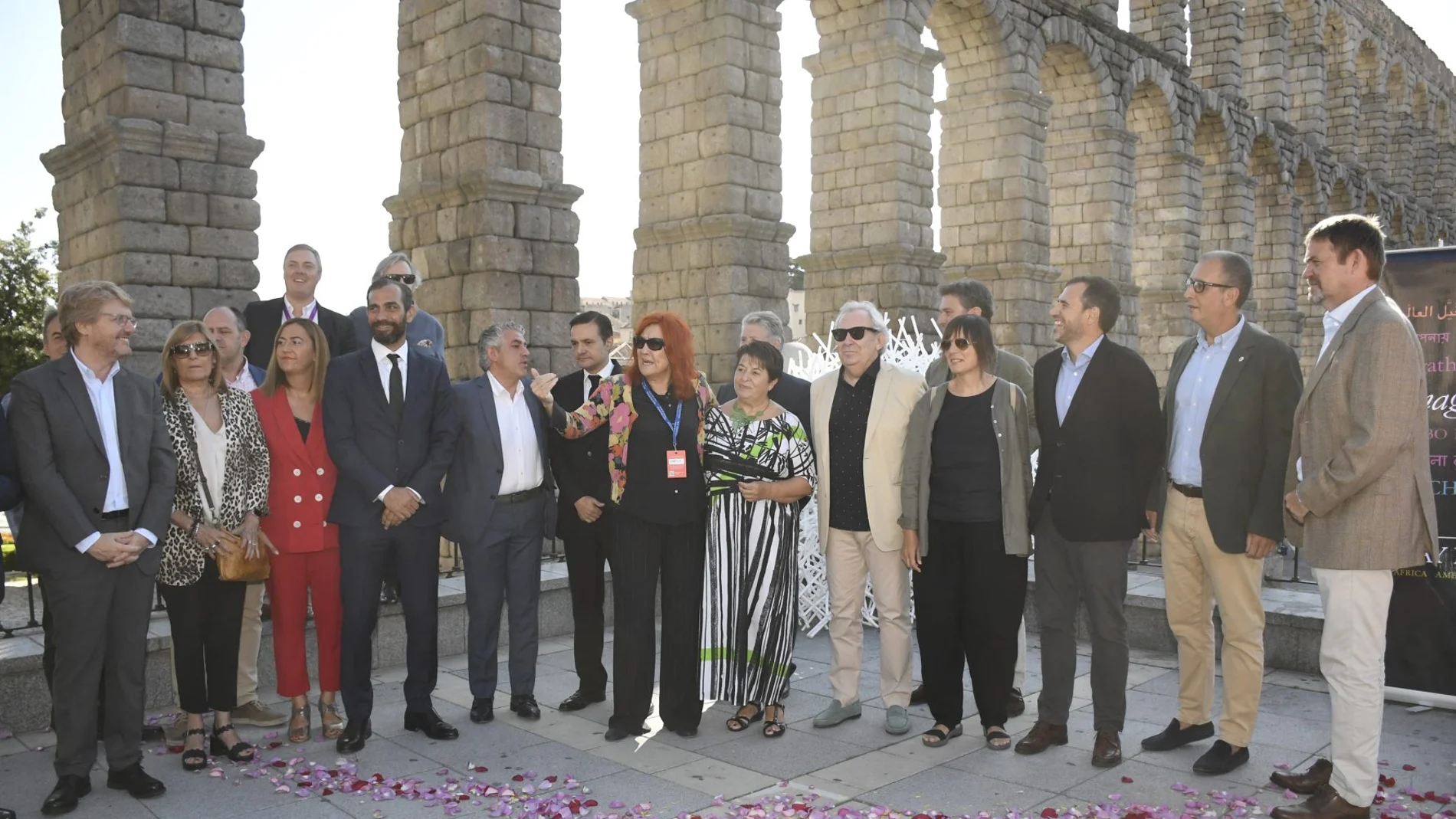 La alcaldesa de Segovia, Clara Luquero, inaugura las exposiciones del Hay Festival 2019