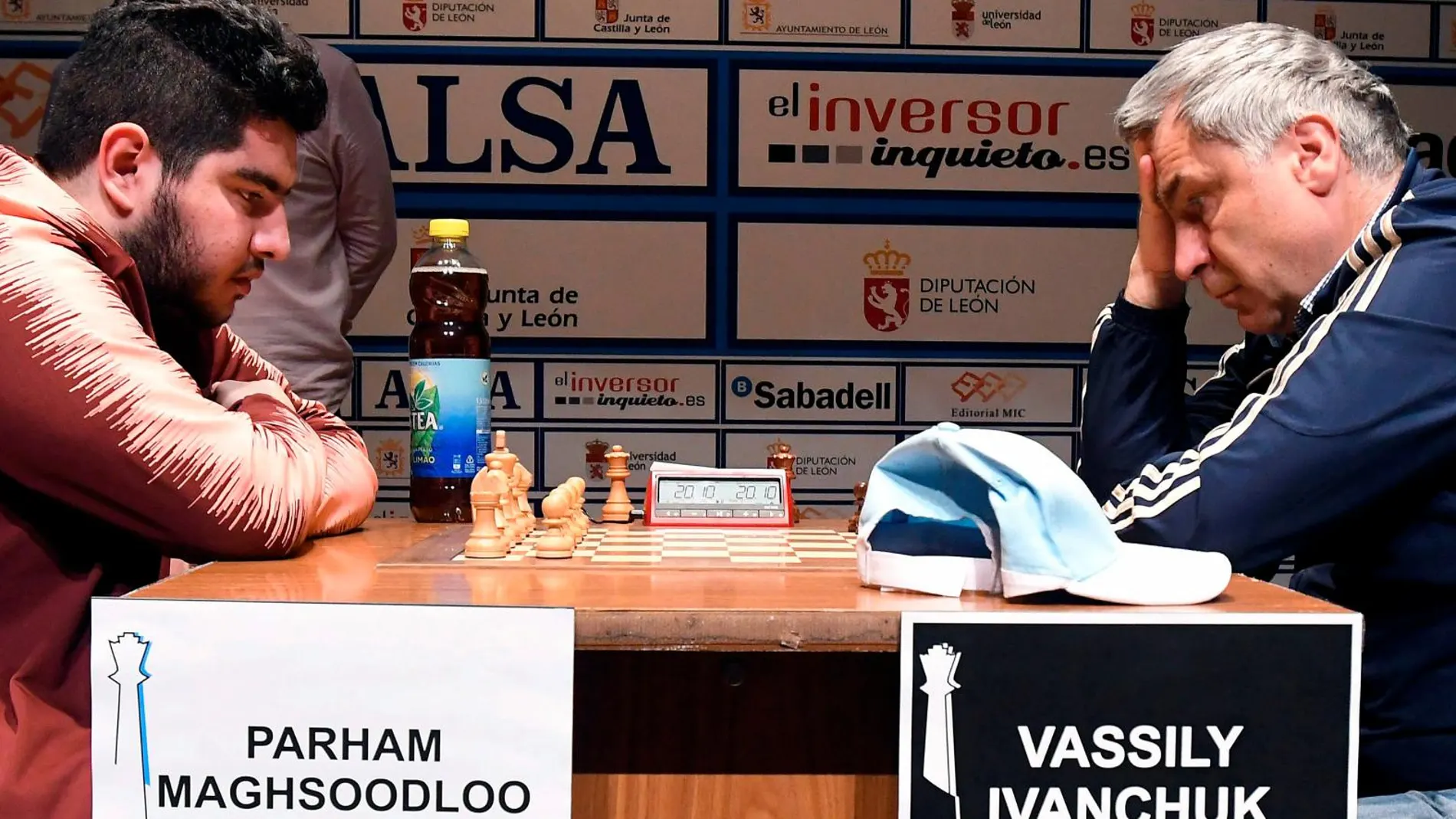 El jugador iraní Parham Maghsoodloo, campeón del mundo sub 20, durante la final del XXXII Magistral de Ajedrez Ciudad de León ante el ucraniano Vassily Ivanchuck, en Auditorio Ciudad de León