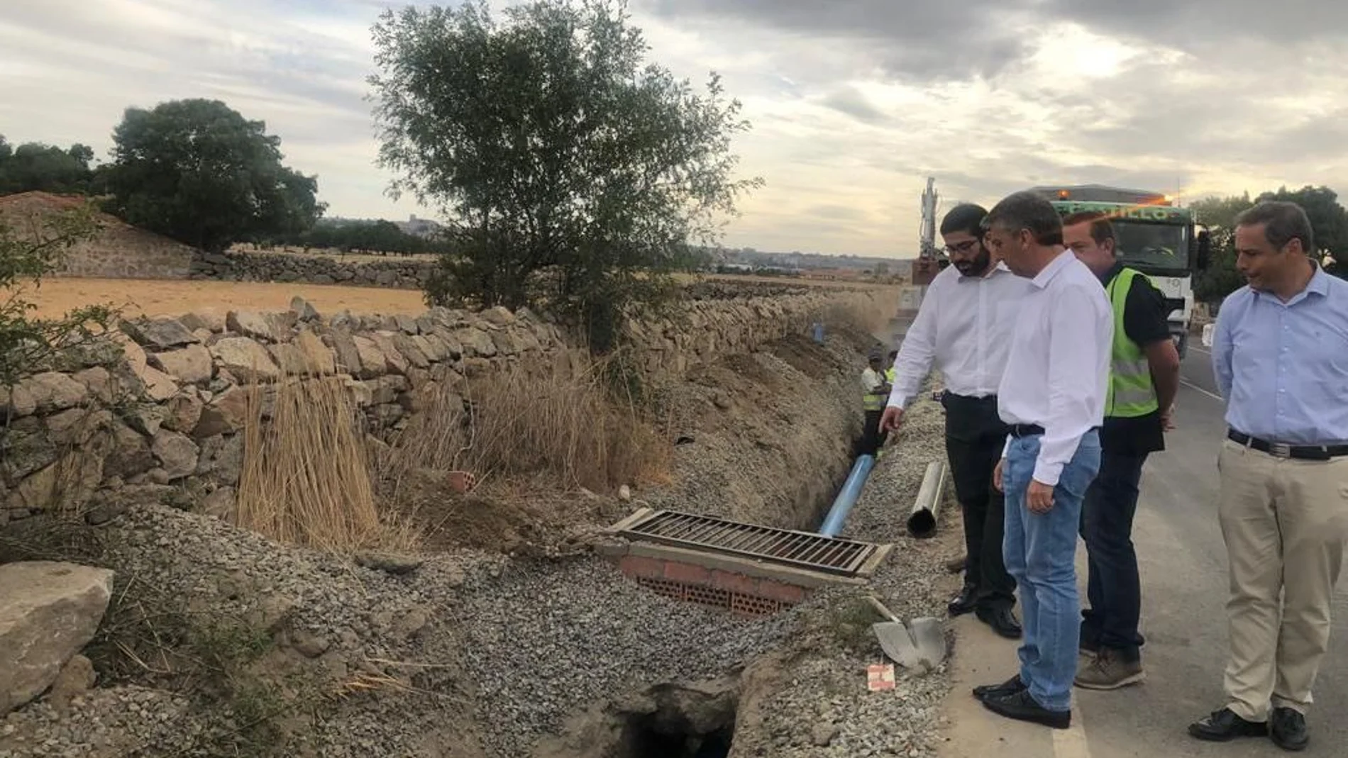 Sánchez Cabrera visita la zona de los trabajos de sondeo, en el Parque de El Soto