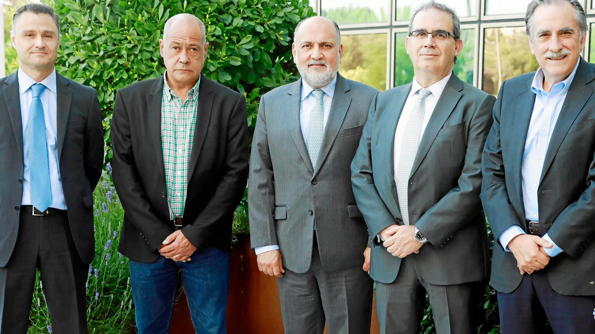 En el debate participaron, de izquierda a derecha, Valeriano López, Diego Giráldez, Francisco Pérez de los Cobos, Francisco Javier Sigüenza y Valeriano Gómez. Foto:Luis Díaz