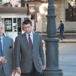 Luis Díaz Alperi junto a su abogado, Vicente Grima, en una imagen de archivo. Foto Kike Taberner