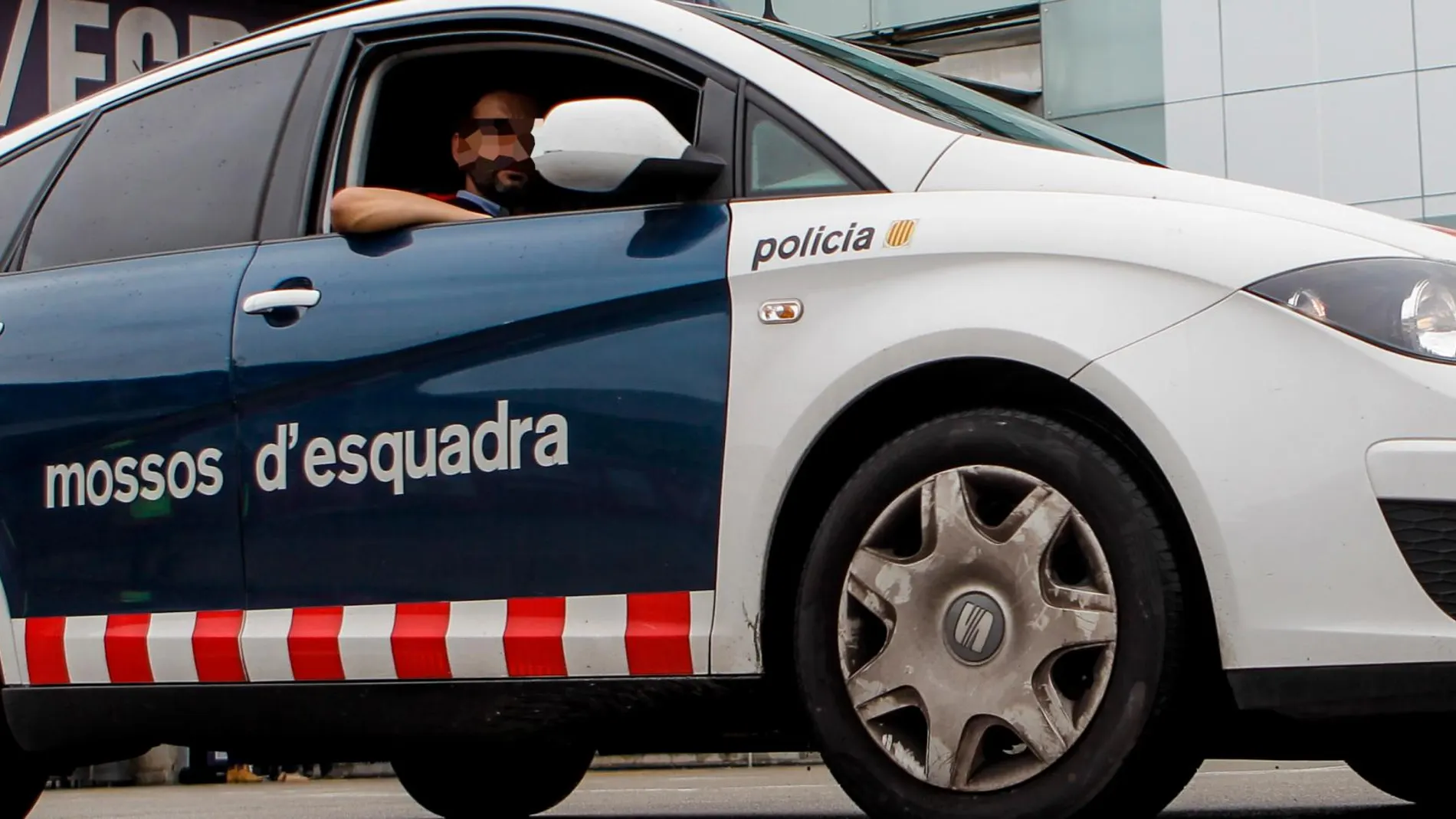 Los Mossos d'Esquadra buscan datos para intentar identificar al individuo