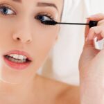 Estos errores al usar maquillaje pueden provocar daños en nuestra salud