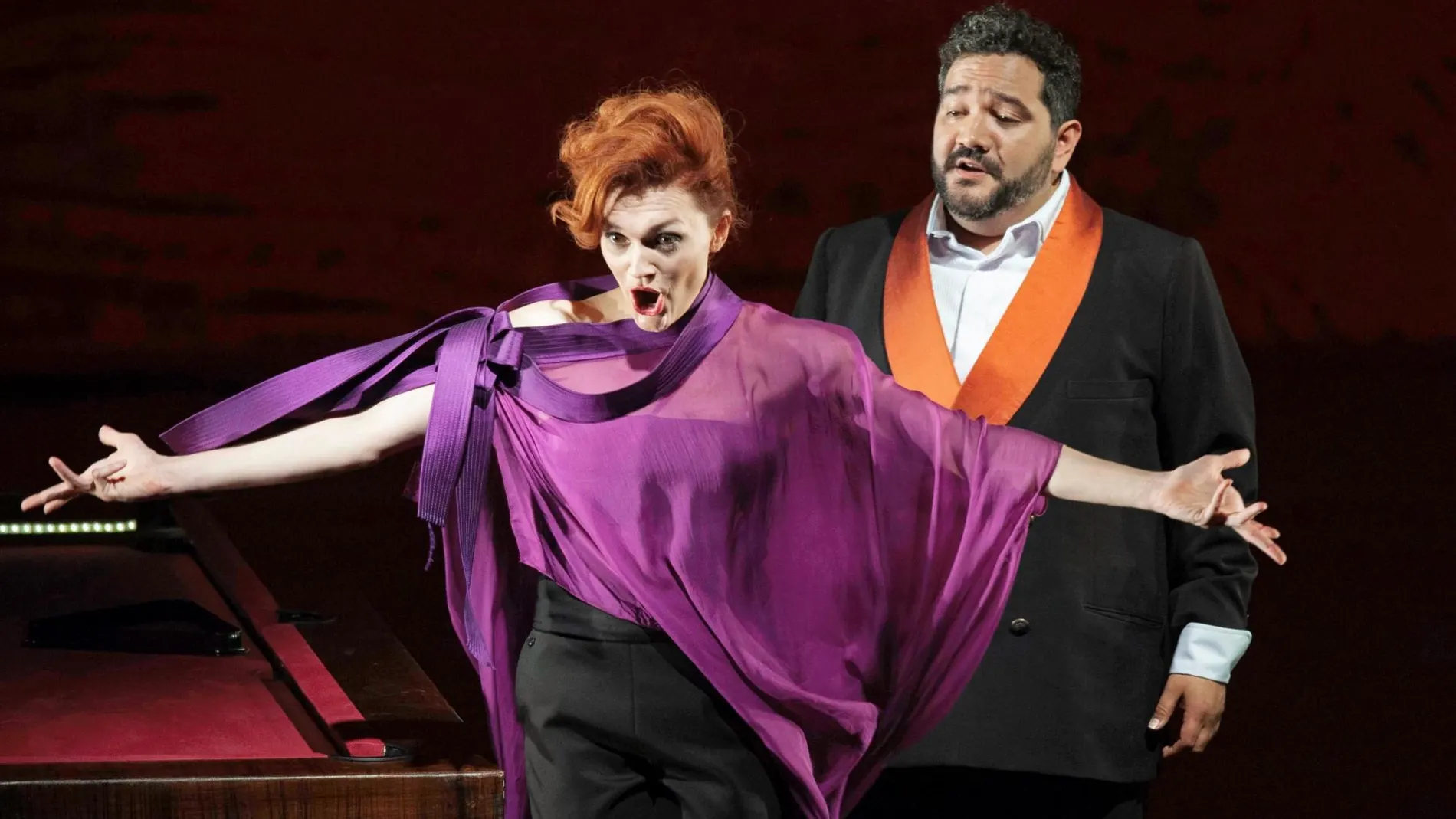 Ekaterina Bakanova, junto al tenor René Barberá, en el ensayo general de "La traviata", a su paso por Peralada