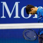 Novak Djokovic abandona frente al suizo Stan Wawrinka