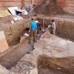 Aparecen restos de una vivienda romana del siglo III y restos humanos de dos personas en la excavación de un solar en el centro de la capital palentina