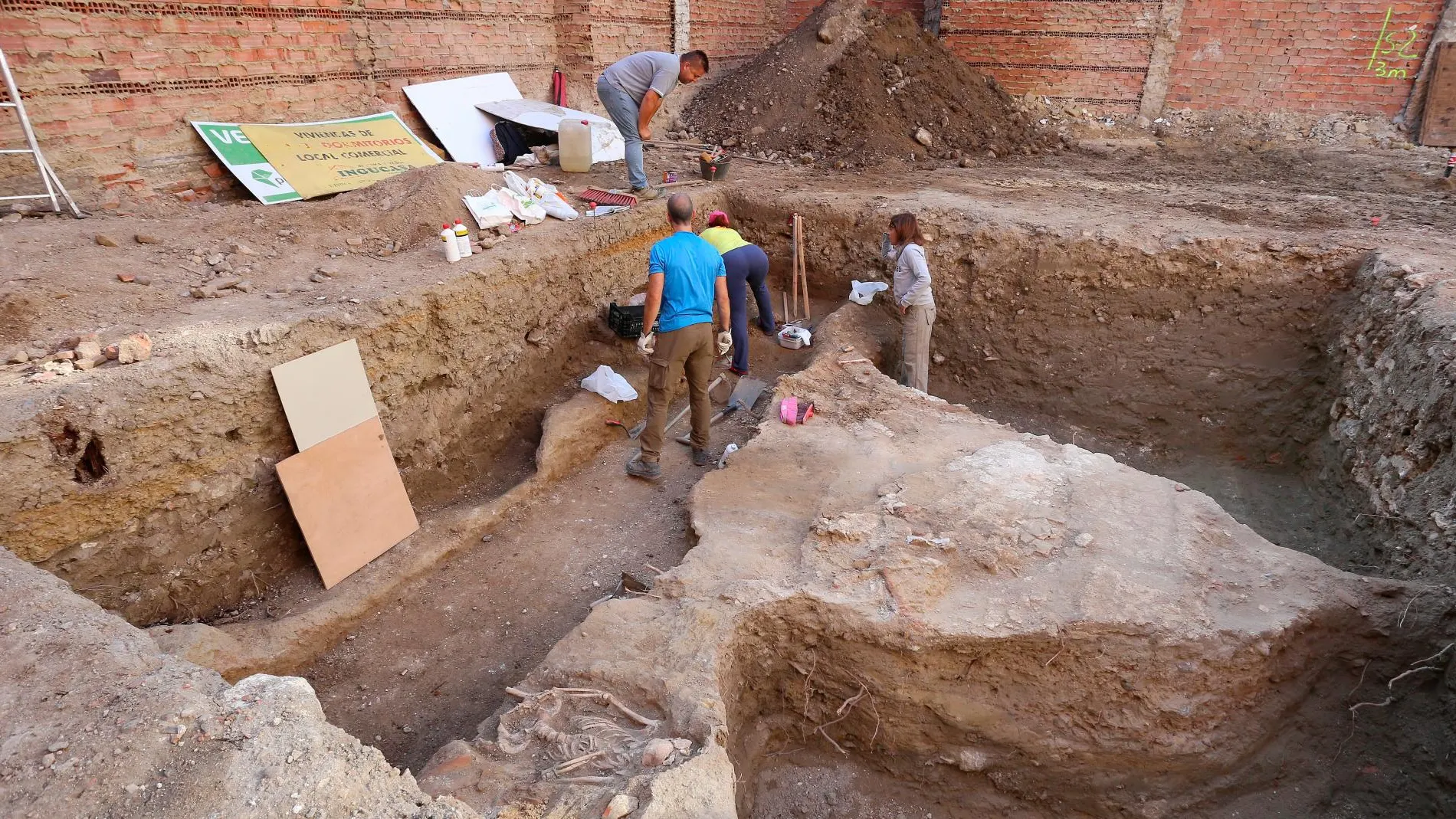 Aparecen restos de una vivienda romana del siglo III y restos humanos de dos personas en la excavación de un solar en el centro de la capital palentina