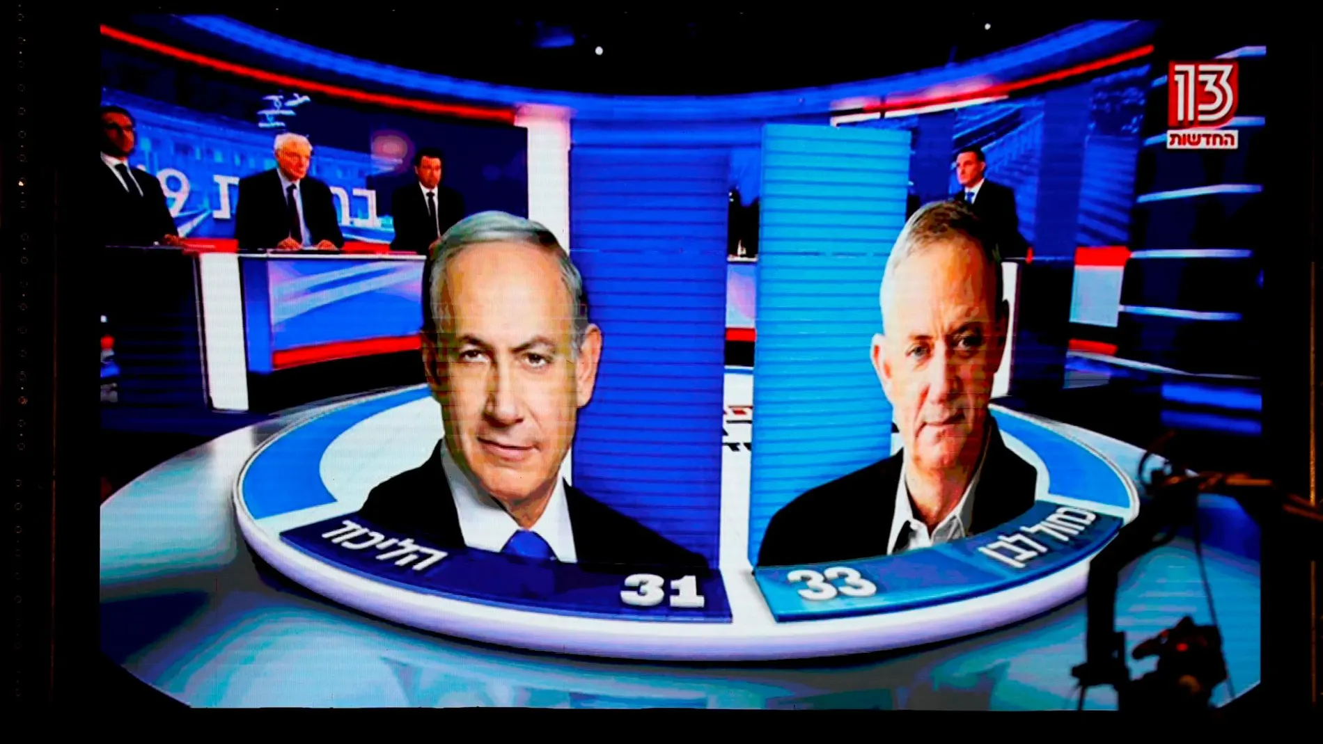 Imágenes de Netanyahu y su rival Gantz en un debate televisivo/Reuters
