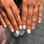 Aitana tiene esa versión de la manicura blanca que querrás para acabar el verano