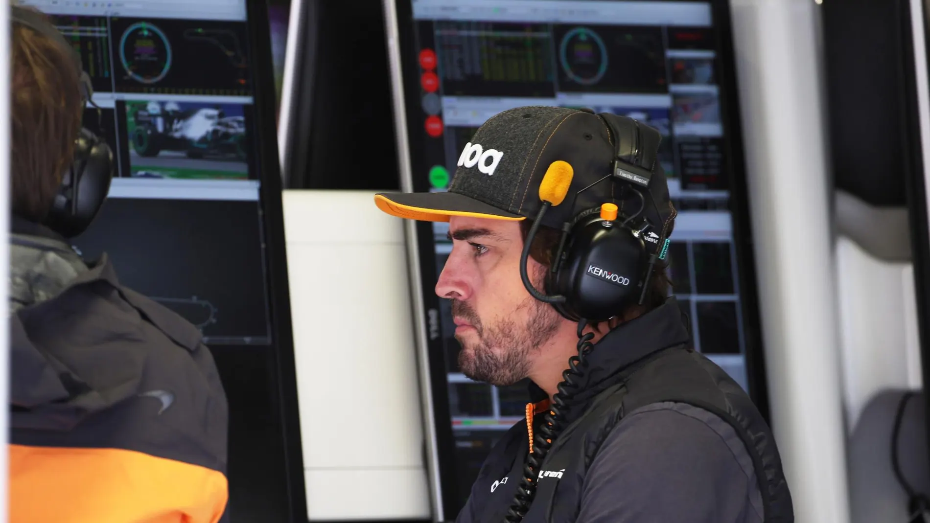 El asturiano presenció desde el muro de boxes de McLaren las dos sesiones de entrenamientos