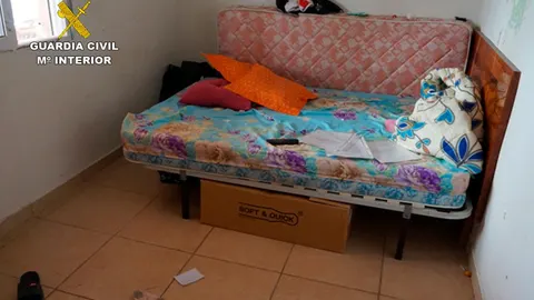 Habitáculo donde estaban retenidas una mujer y su hija en Lorca