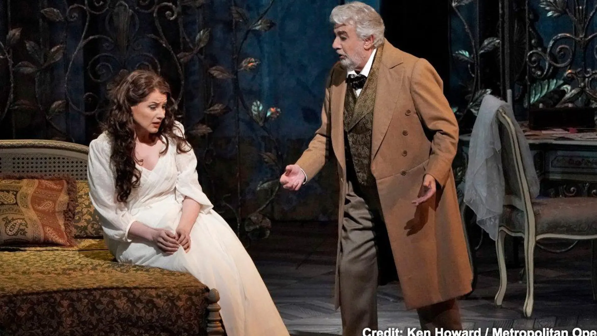 Domingo como Giorgio Germont, junto a la soprano Anita Hartig, en un montaje de "La traviata"en el Met en la temporada 2018-2019