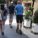 La popularización del patinete como medio de transporte ha obligado al Ayuntamiento de Valencia a especificar su uso en la nueva ordenanza municipal