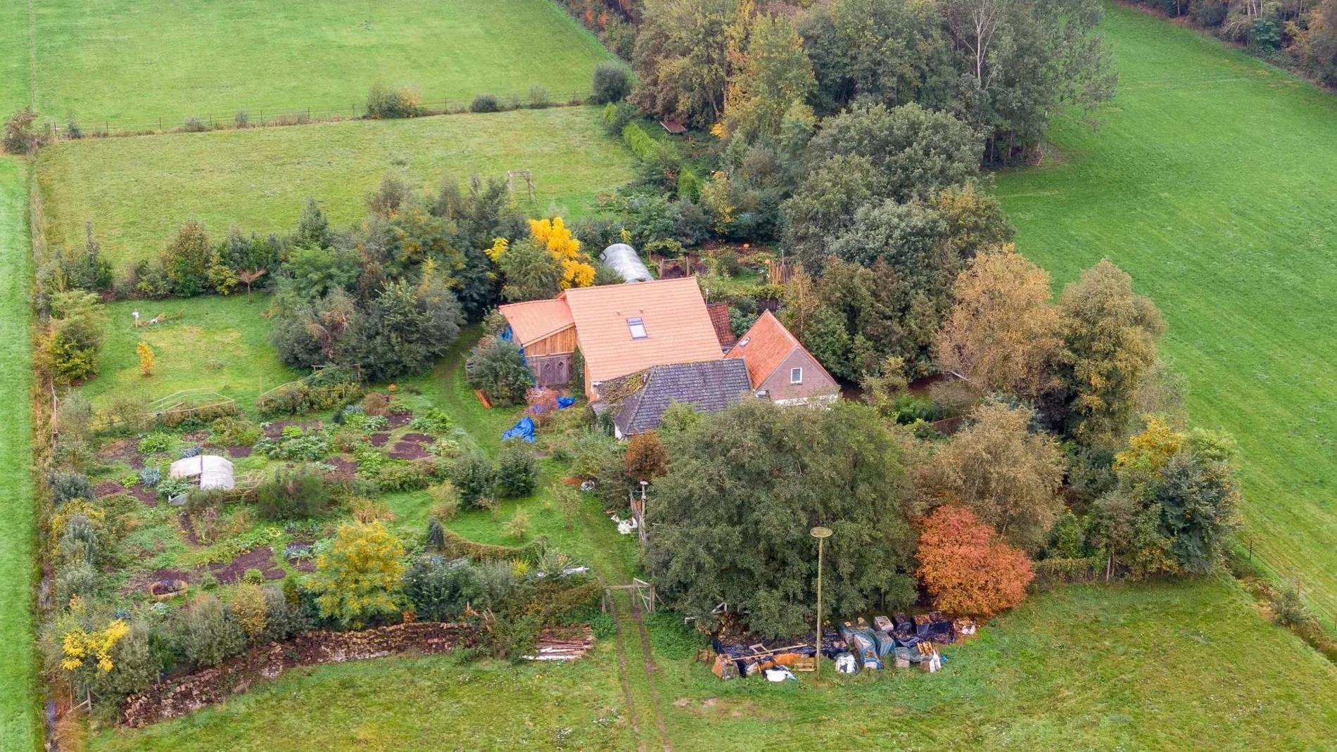 Imagen aérea de la granja donde estaba retenidos los miembros de la familia