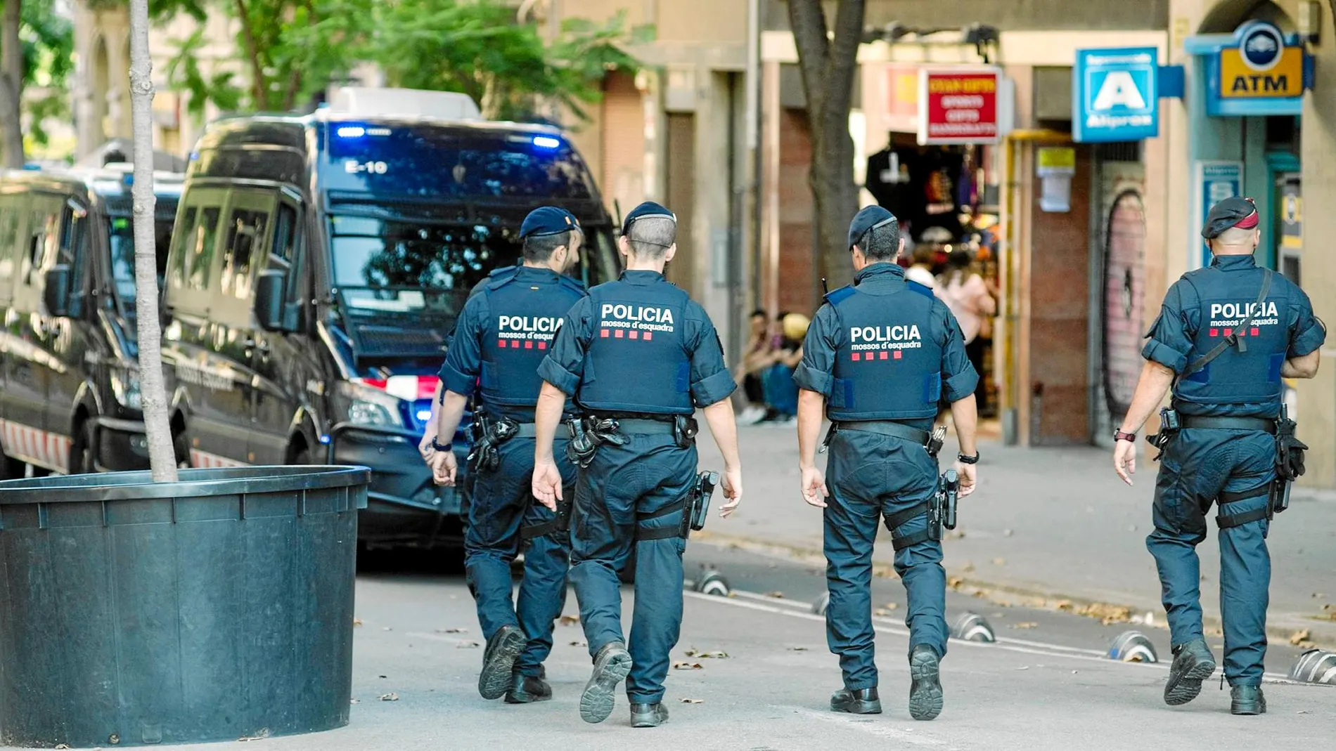 Los carteristas habituales en el barrio de la Sagrada Familia se han trasladado al Metro por la presión policial tras los atentados de las ramblas, según los vecinos