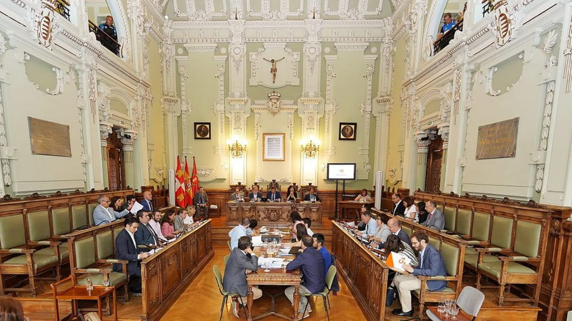 Pleno celebrado en el Ayuntamiento de Valladolid presidido por el alcalde de la ciudad Óscar Puente