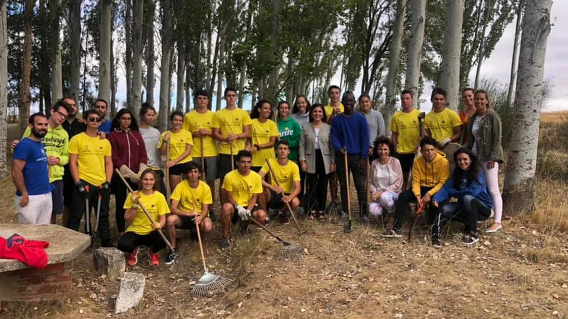 Grupo de jóvenes que han participado en alguna de las actividades desarrolladas por la Consejería de Familia y Oportunidades durante este verano