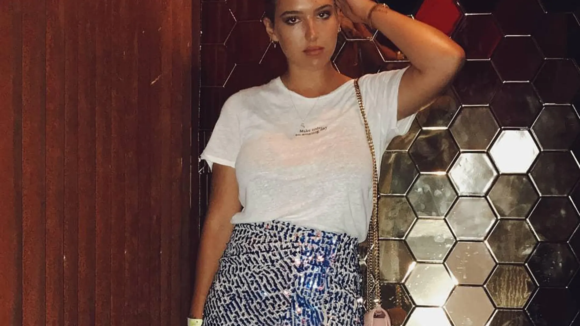 Alba Díaz y su 'lookazo' con esta minifalda de lentejuelas de Zara