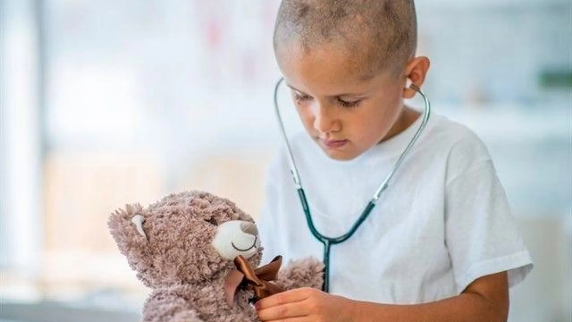 Los niños diagnosticados con cáncer no tienen más peligro frente al virus, según la investigación