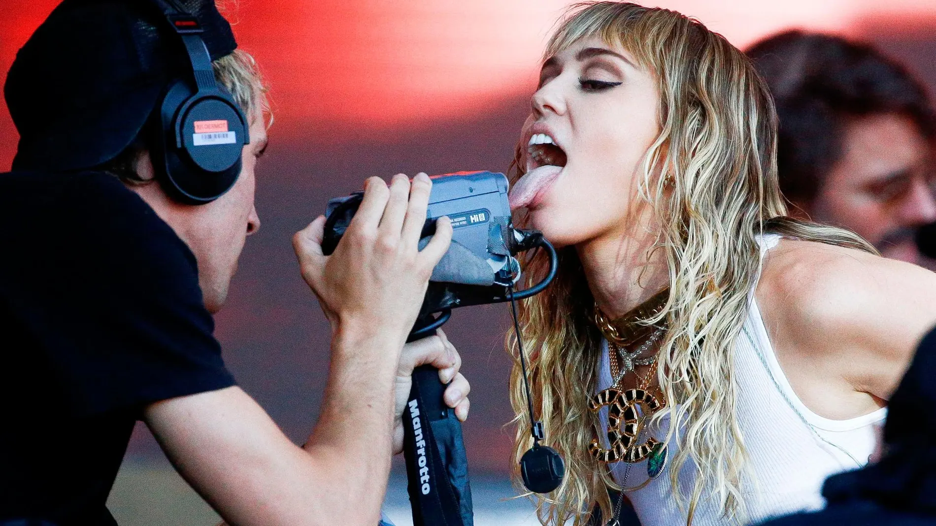Miley Cyrus durante su actuación en el festival de Glastonbury