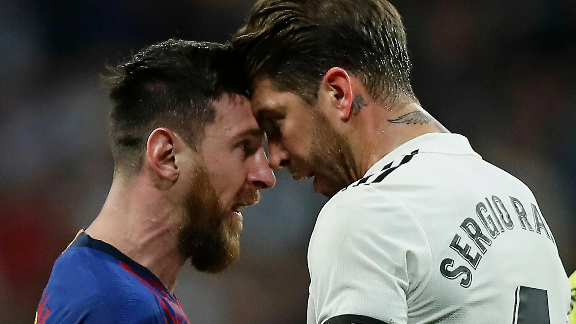 Messi y Sergio Ramos se enfrentan en el encuentro liguero entre el Real Madrid y el Barcelona