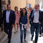 El presidente Puig y sus dos vicepresidentes encabezaban la comitiva del Consell en un imagen de archivo