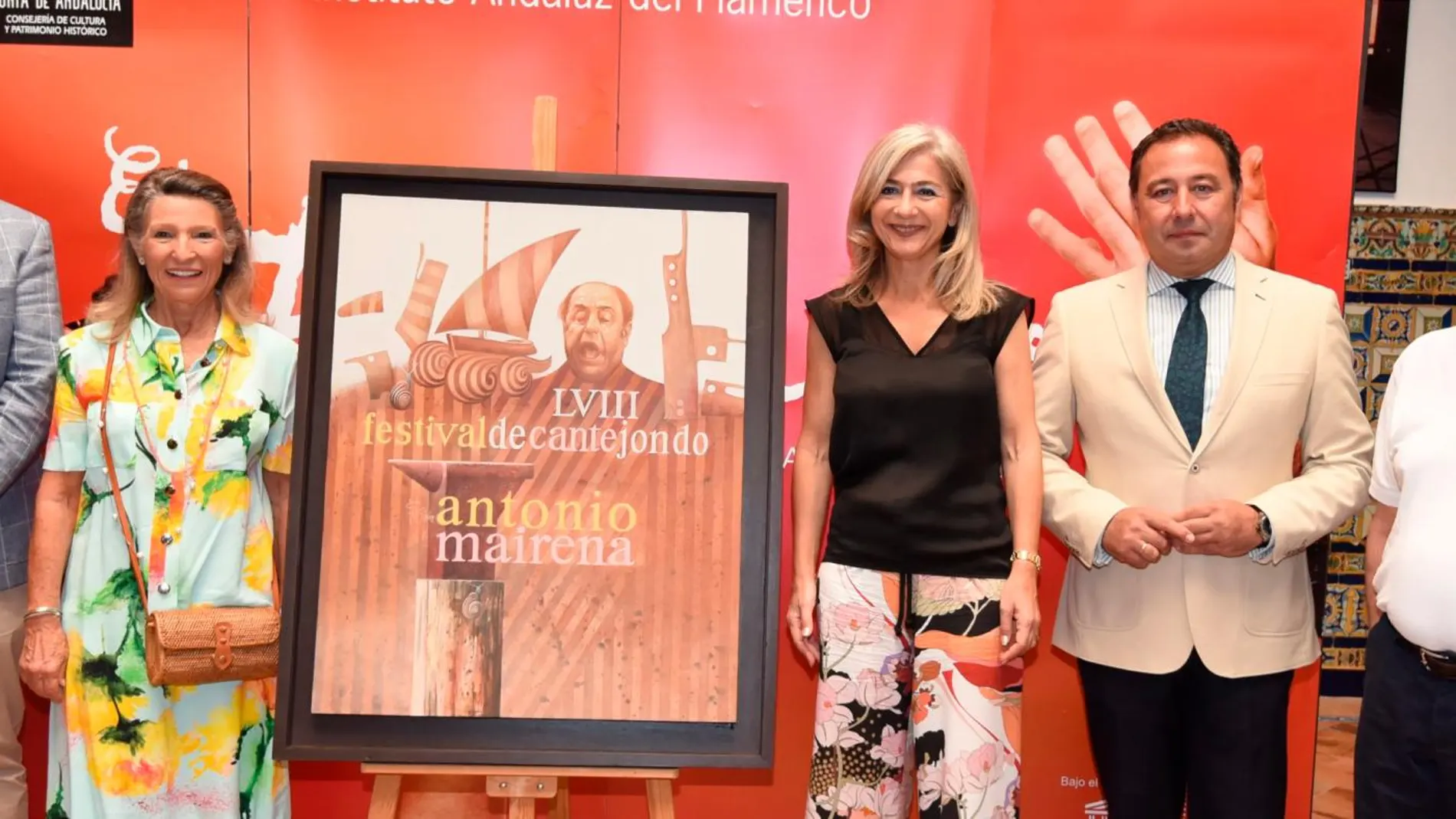 De izquierda a derecha, el alcalde de Mairena, Juan Manuel López; Cristina Heeren; la consejera de Cultura, Patricia del Pozo;el delegado de la Junta en Sevilla, Ricardo Sánchez, y Justo Girón, creador del cartel