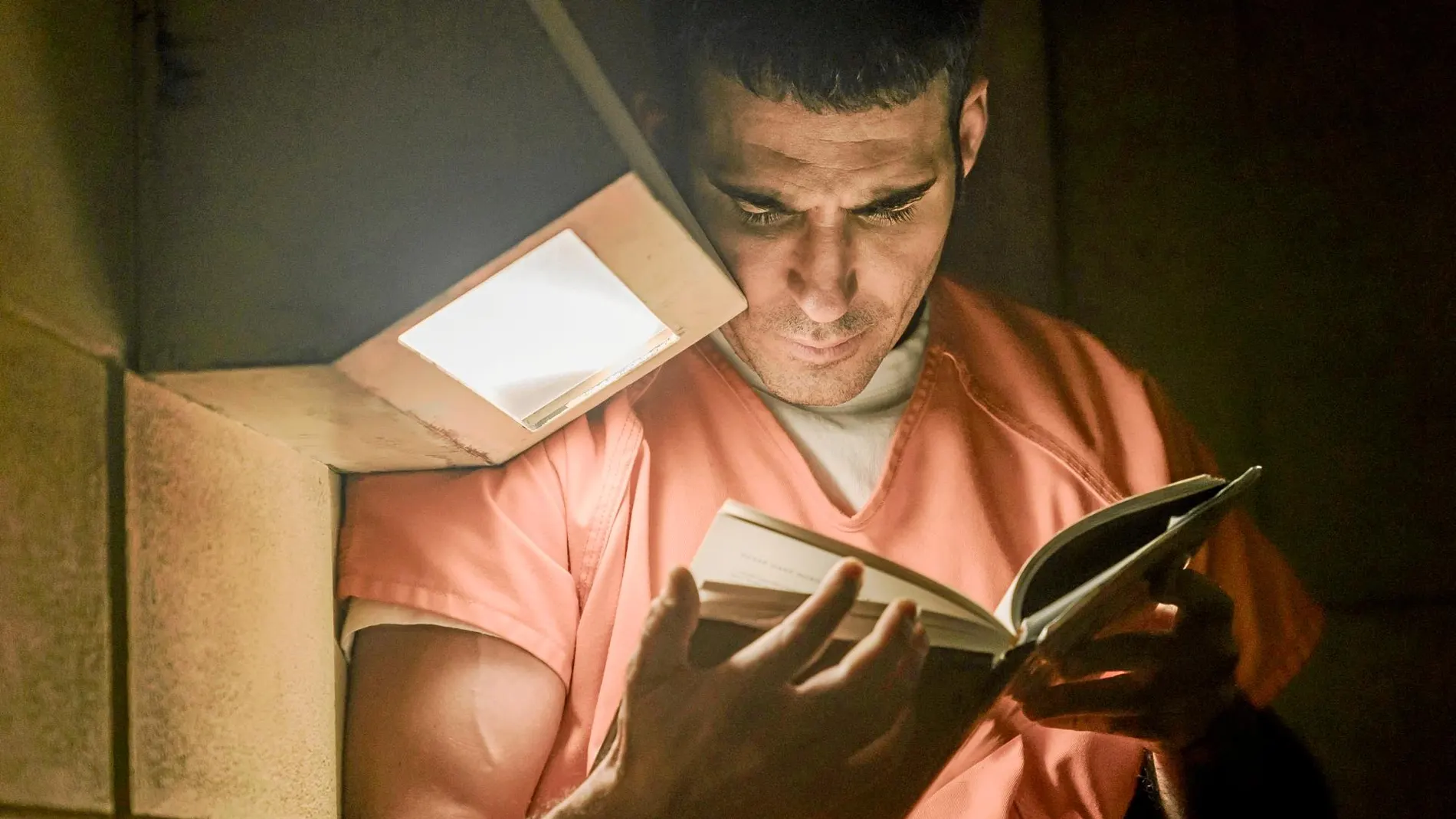 En la imagen, Silvestre como Pablo Ibar en la celda en la que permanece incomunicado
