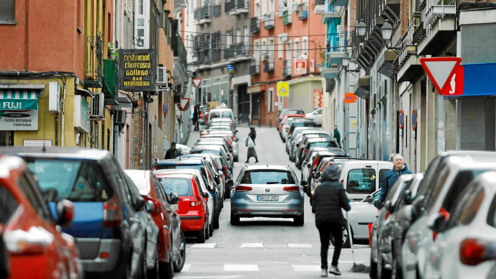 Una de las zonas más afectadas por esta acumulación de vehículos es la de Puerta del Ángel. Sus residentes llevan años denunciándolo. Foto: Jesús G. Feria