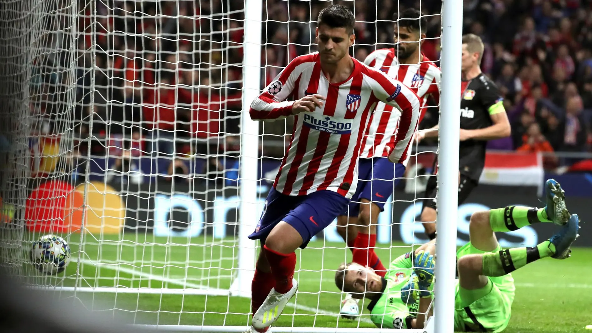 Morata celebra el gol que marcó al Bayer