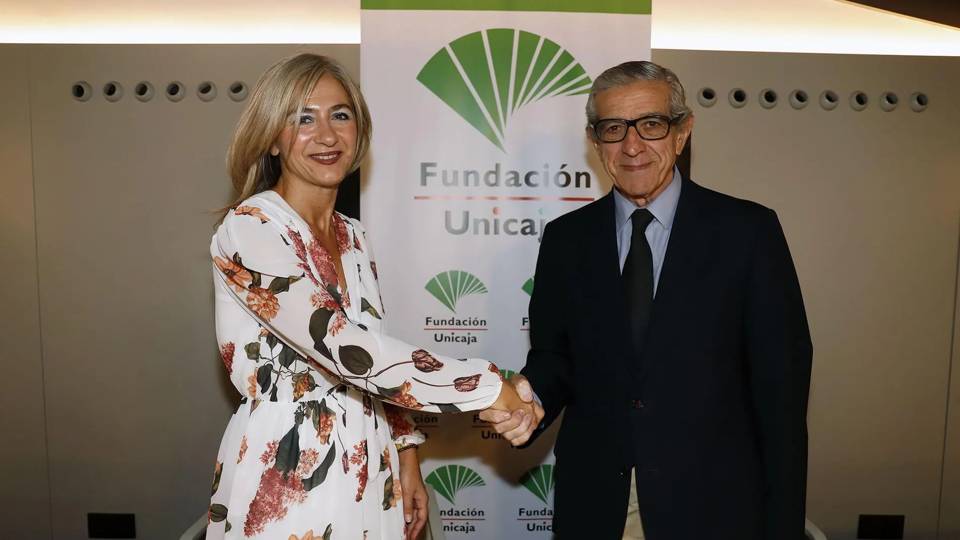La consejera de Cultura y Patrimonio Histórico, Patricia del Pozo, y el presidente de la Fundación Unicaja, Braulio Medel / La Razón