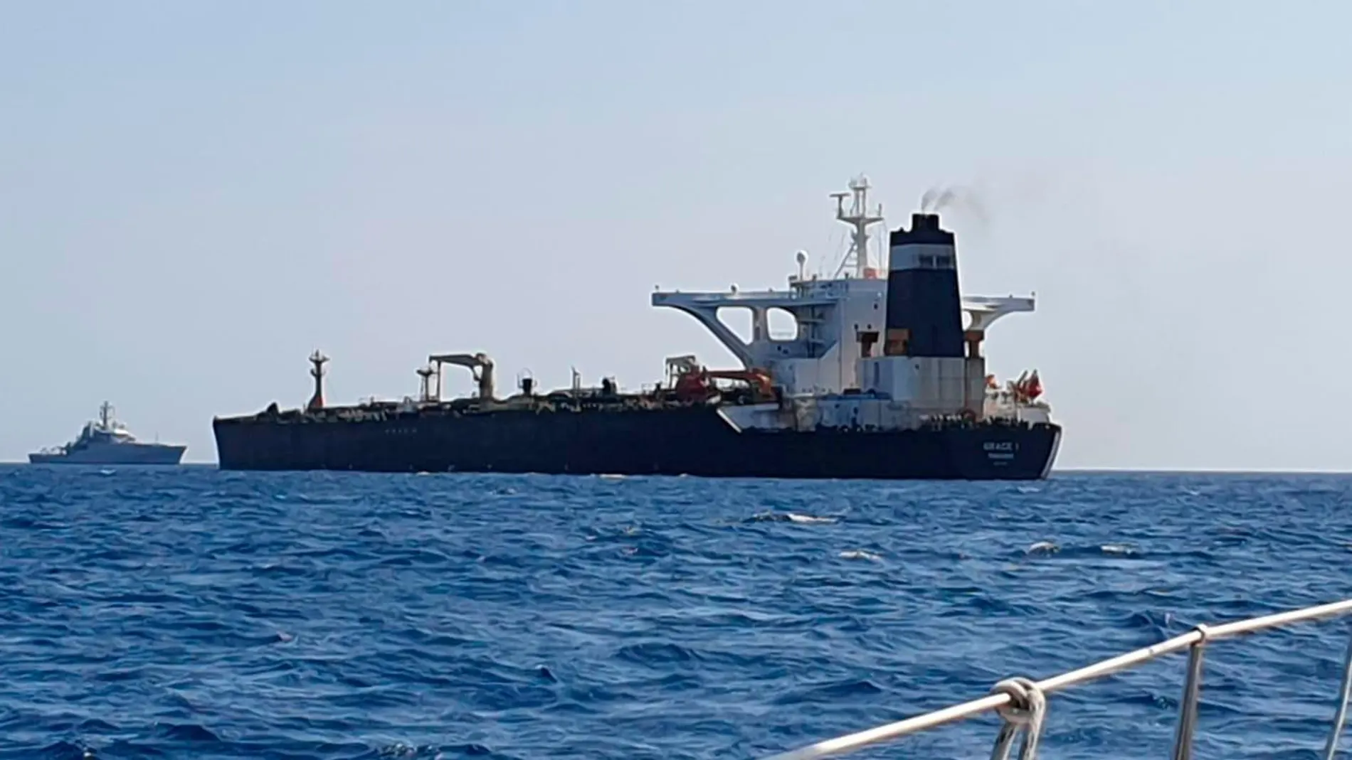 Imagen del petrolero “Grace 1” en aguas cercanas a Gibraltar. (Foto: Stephen McHugh via Reuters)