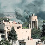 Una imagen del bombardeo al pueblo de Ras al-Ein tomada desde territorio turco