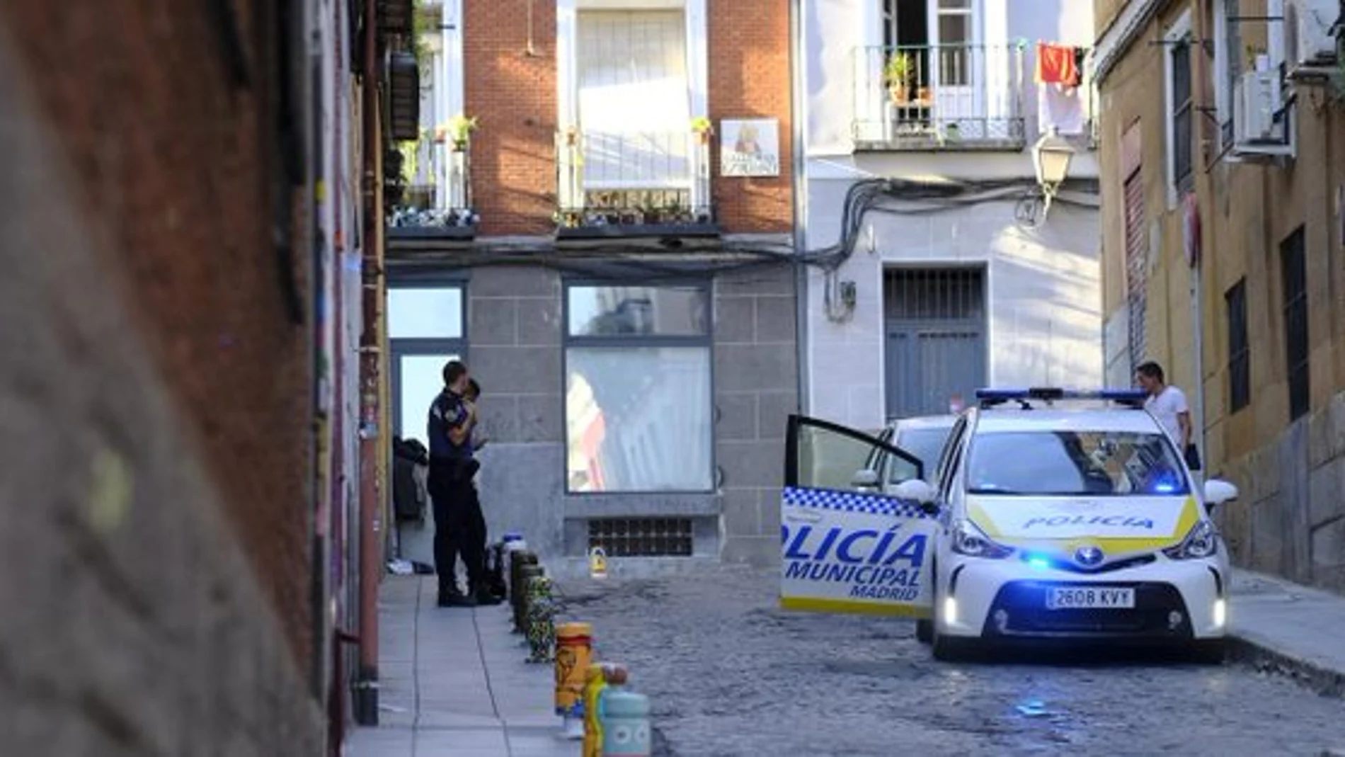 Imagen de un coche patrulla de la Policía Municipal en Lavapies