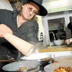El cocinero galo Marc Veyrat , conocido pro lucir un típico sombrero de campesino de Saboya, ha arremetido contra la Guía Michelin. No es el único en plantar cara a la publicación