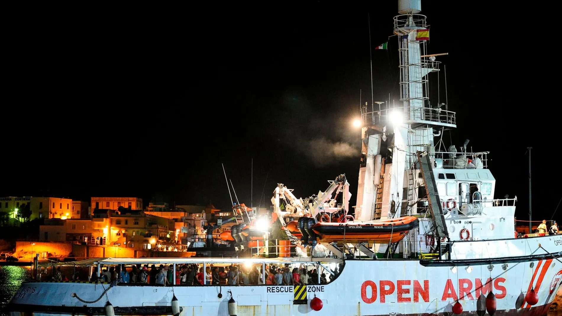 El "Open Arms"a su llegada Lampedusa