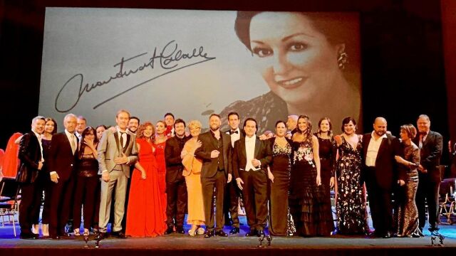 Los asistentes posaron durante el homenaje que El Teatro de la Zarzuela hizo a la soprano. Foto: Teatro de la Zarzuela