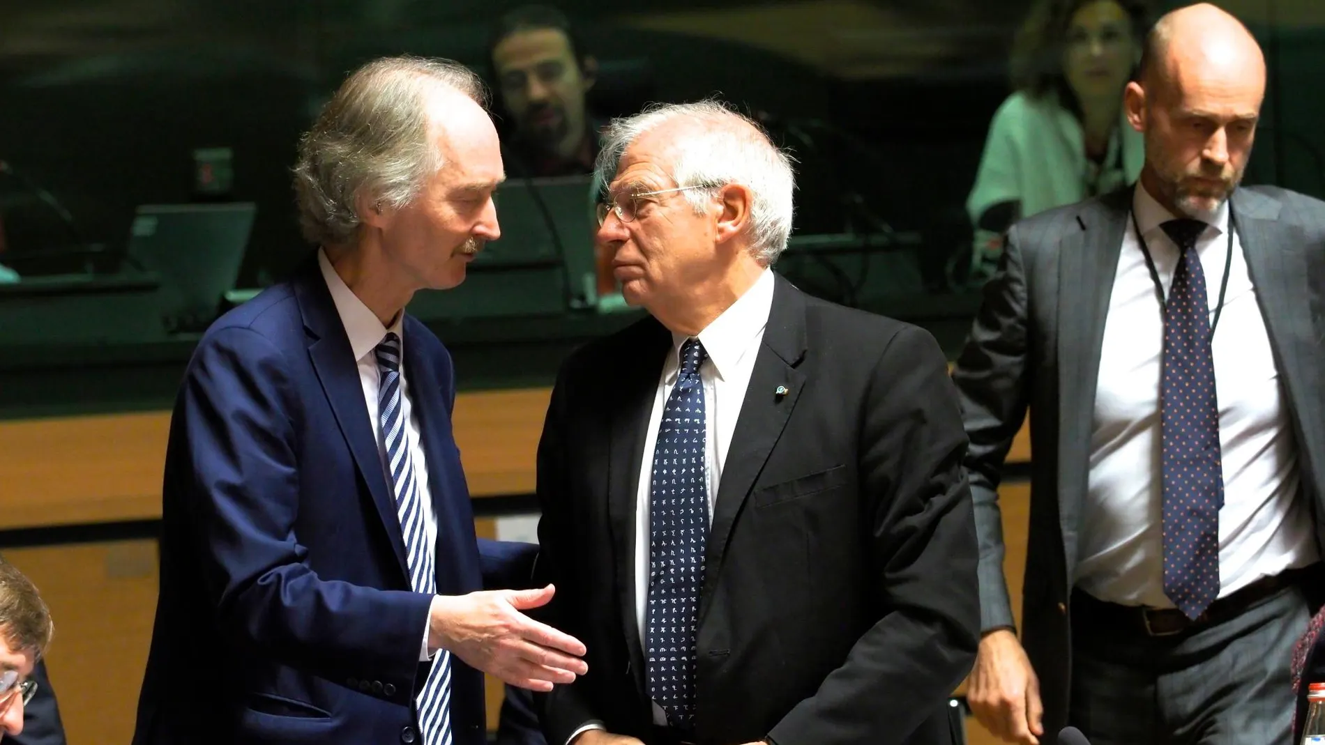 El enviado especial de la ONU a Siria, Geir Otto Pedersen, junto a Josep Borrell, en Luxemburgo, donde se ha abordado la guerra en aquel país